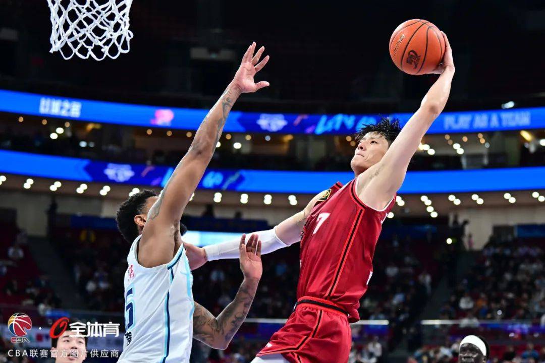今晨CBA季后赛传出新动向，底特律活塞远射贴柱，管理层表态：悬念犹存，赛季目标并未改变的简单介绍