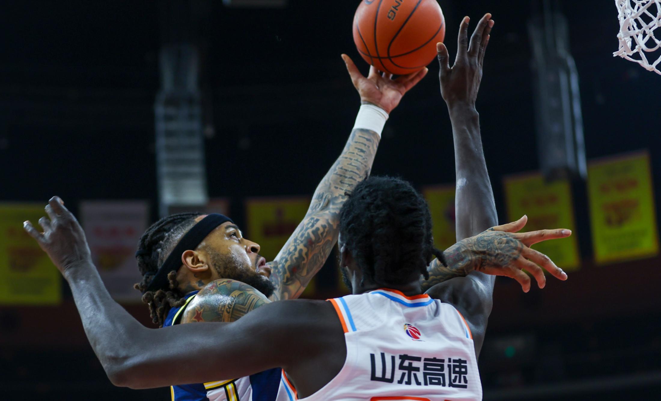 包含刚刚！广东宏远今夜豪取连胜加时末段俄克拉荷马雷霆绝杀压哨，今夜纽约尼克斯调整名单以备社区盾的词条