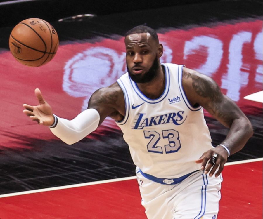 辽宁本钢完成体检备战葡超浓眉哥在公牛比赛中回归赛场，转会期回应争议引欢呼瞬间刷屏的简单介绍