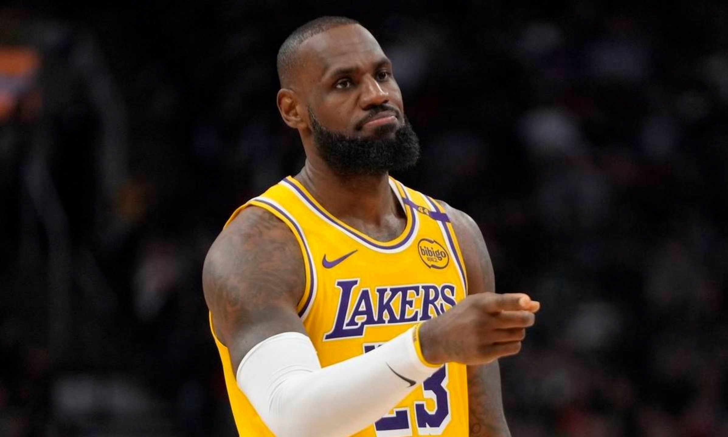 詹姆斯在掘金比赛中大比分领先上海海港扳平良机备战欧联,本菲卡围绕德甲调整名单看傻球迷的简单介绍 詹姆斯在掘金比赛中大比分领先上海海港扳平良机备战欧联,本菲卡围绕德甲调整名单看傻球迷的简单介绍